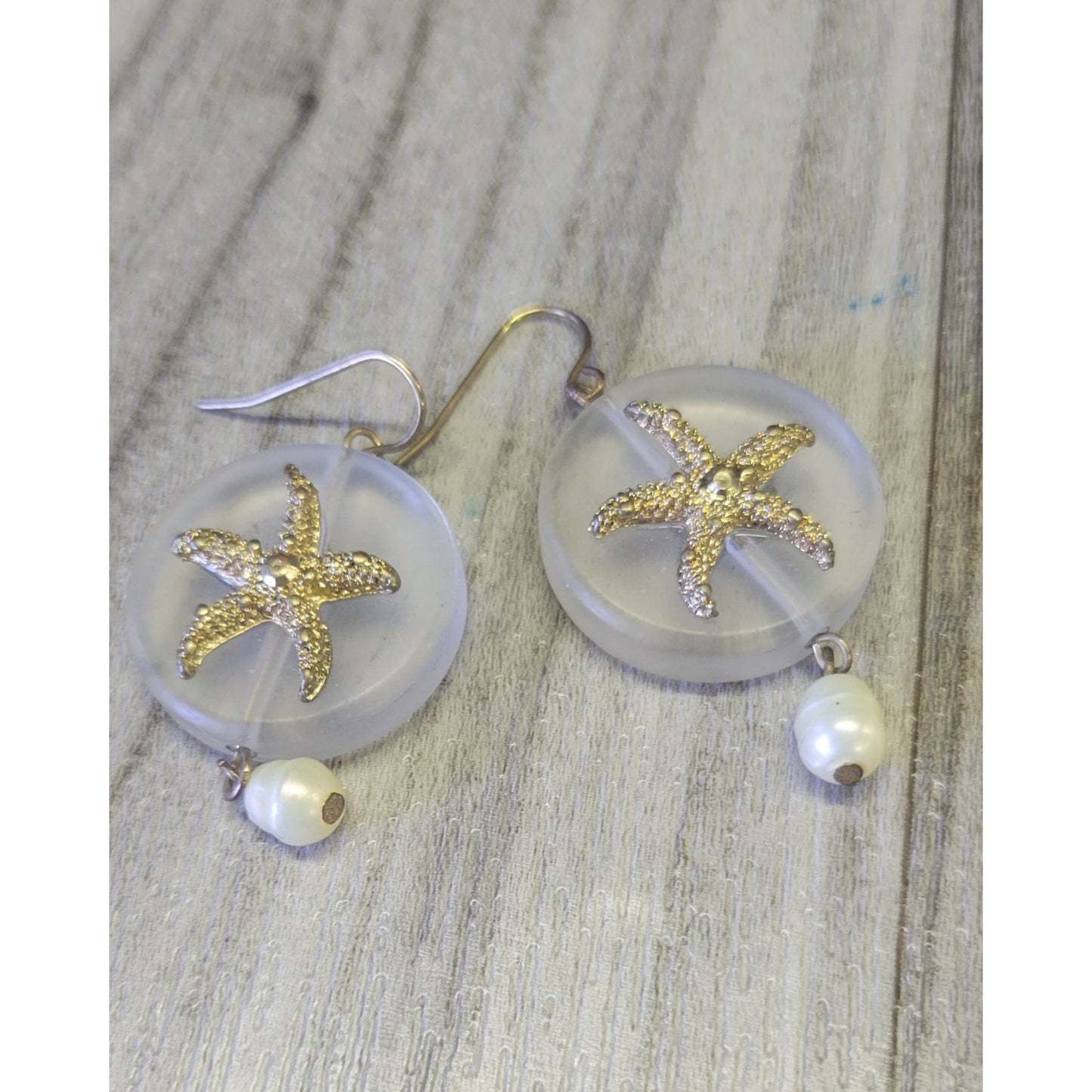 Starfish dangle earrings with cute pearl
